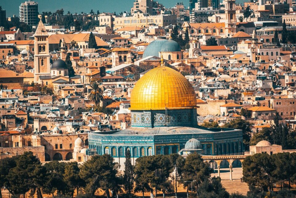Mengapa rakyat palestina kukuh bertahan photo by raimond klavins unsplash